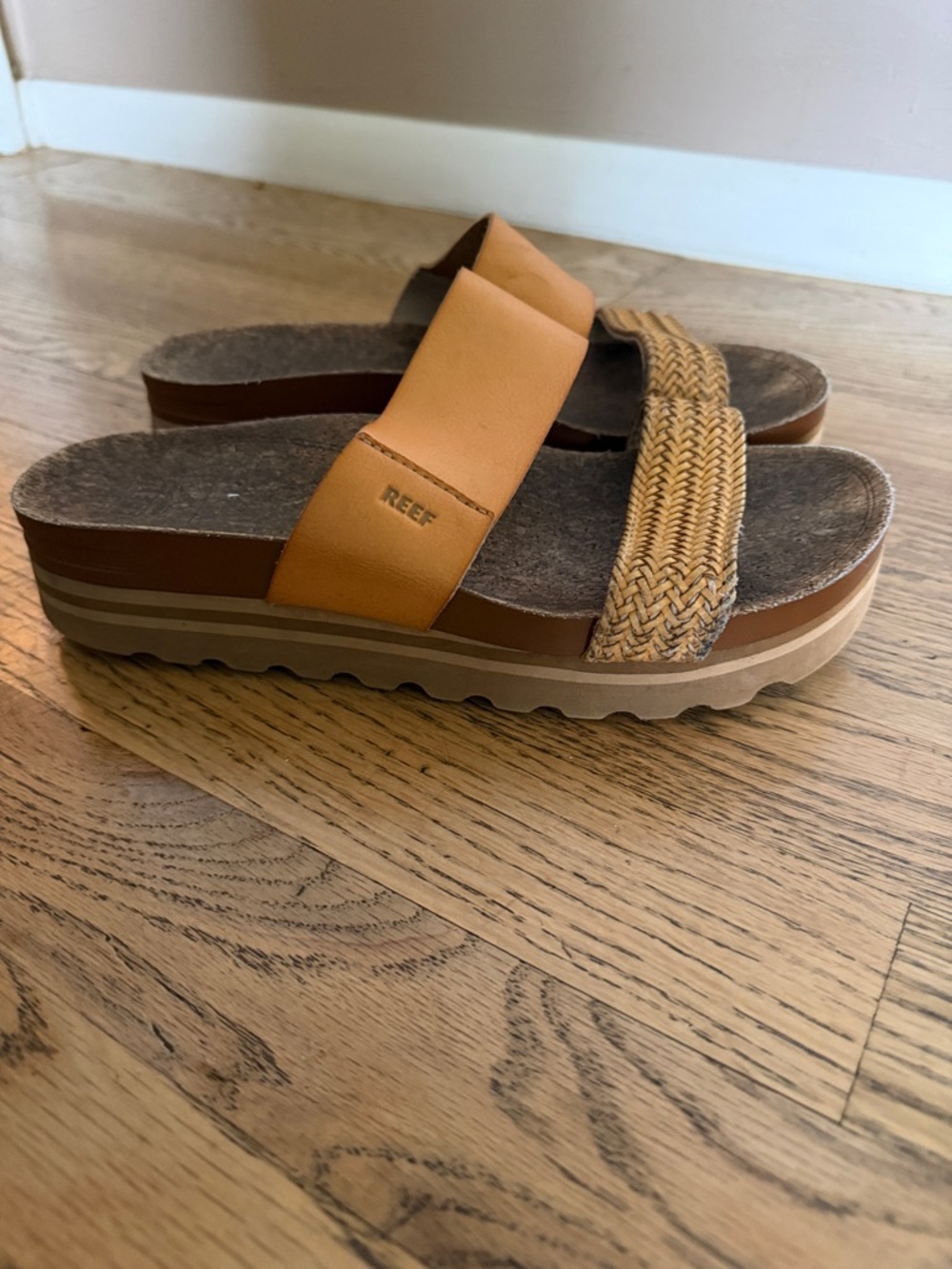 Reef Women's Cushion Vista Hi Sandals in Tan, Sz 8 - Picture 4 of 8